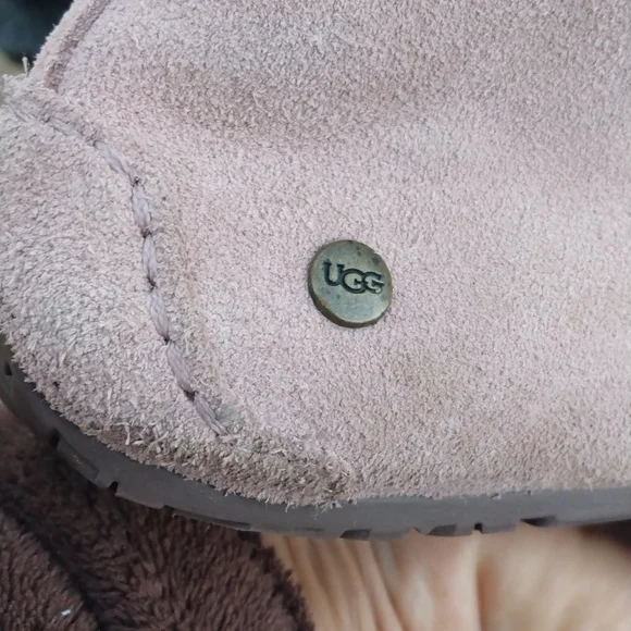 UGG Slippers - Picture 13 of 13